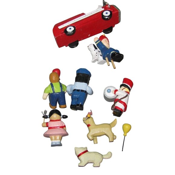 Wooden Firetruck Parade Set with Characters & Animals Montessori - Picture 9 of 9
